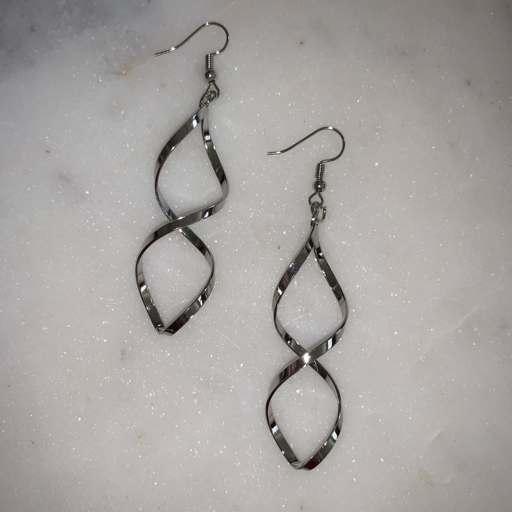 Brand new dangling earrings, never worn